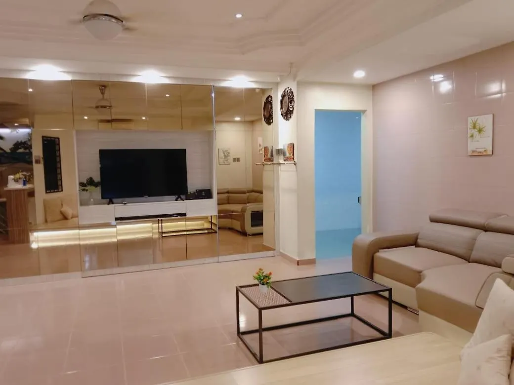 Comfortable Private Swimming Pool Homestay Melaka 20 Pax 5R3B Malacca