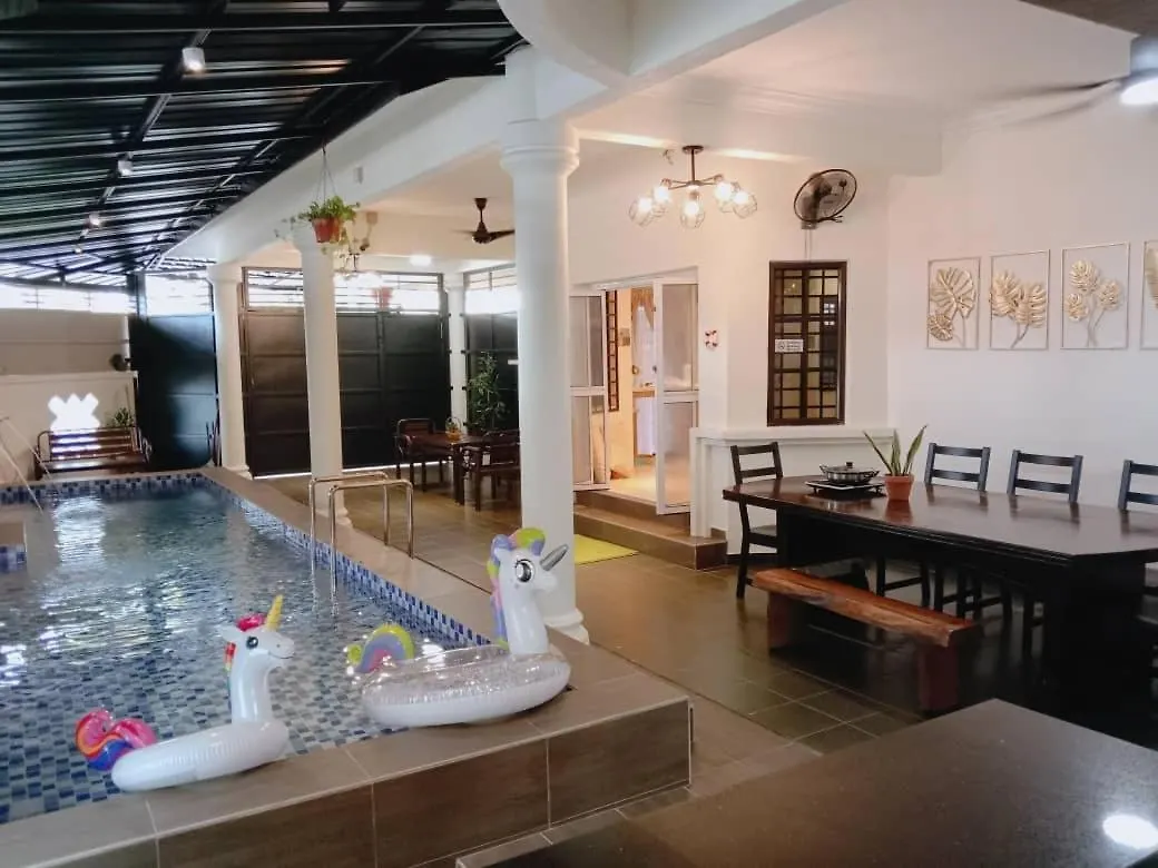 Comfortable Private Swimming Pool Homestay Melaka 20 Pax 5R3B contacts