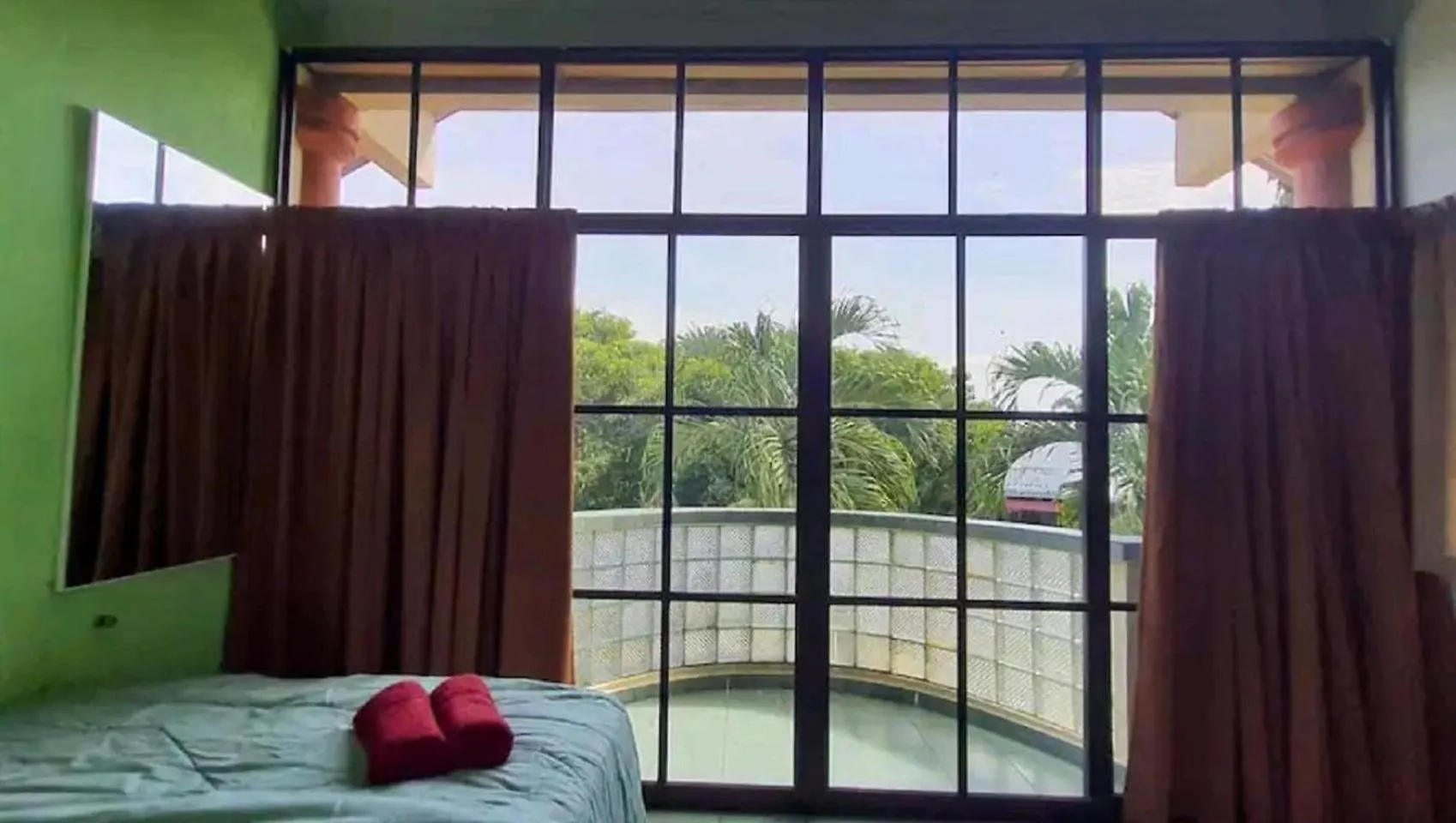 Comfortable Private Swimming Pool Homestay Melaka 20 Pax 5R3B Malaysia